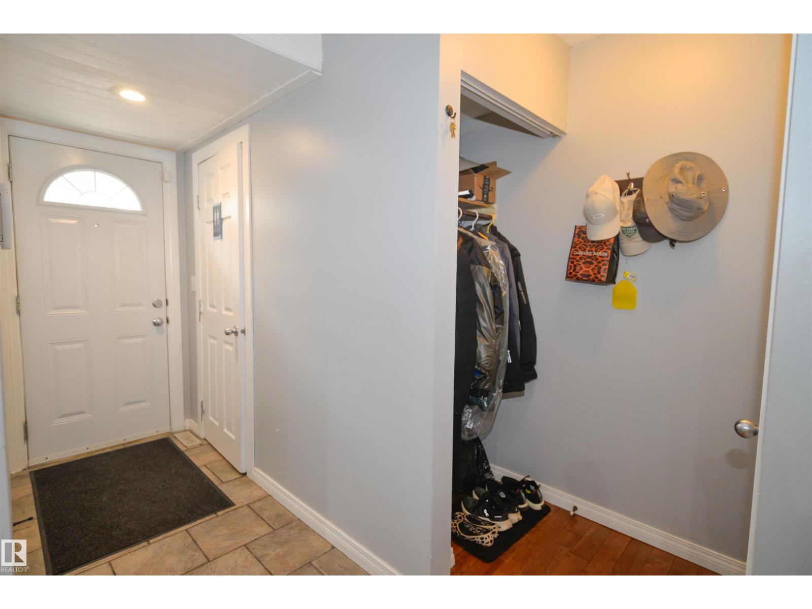 Photo 2 of 5658 19 A Av Nw, Edmonton AB