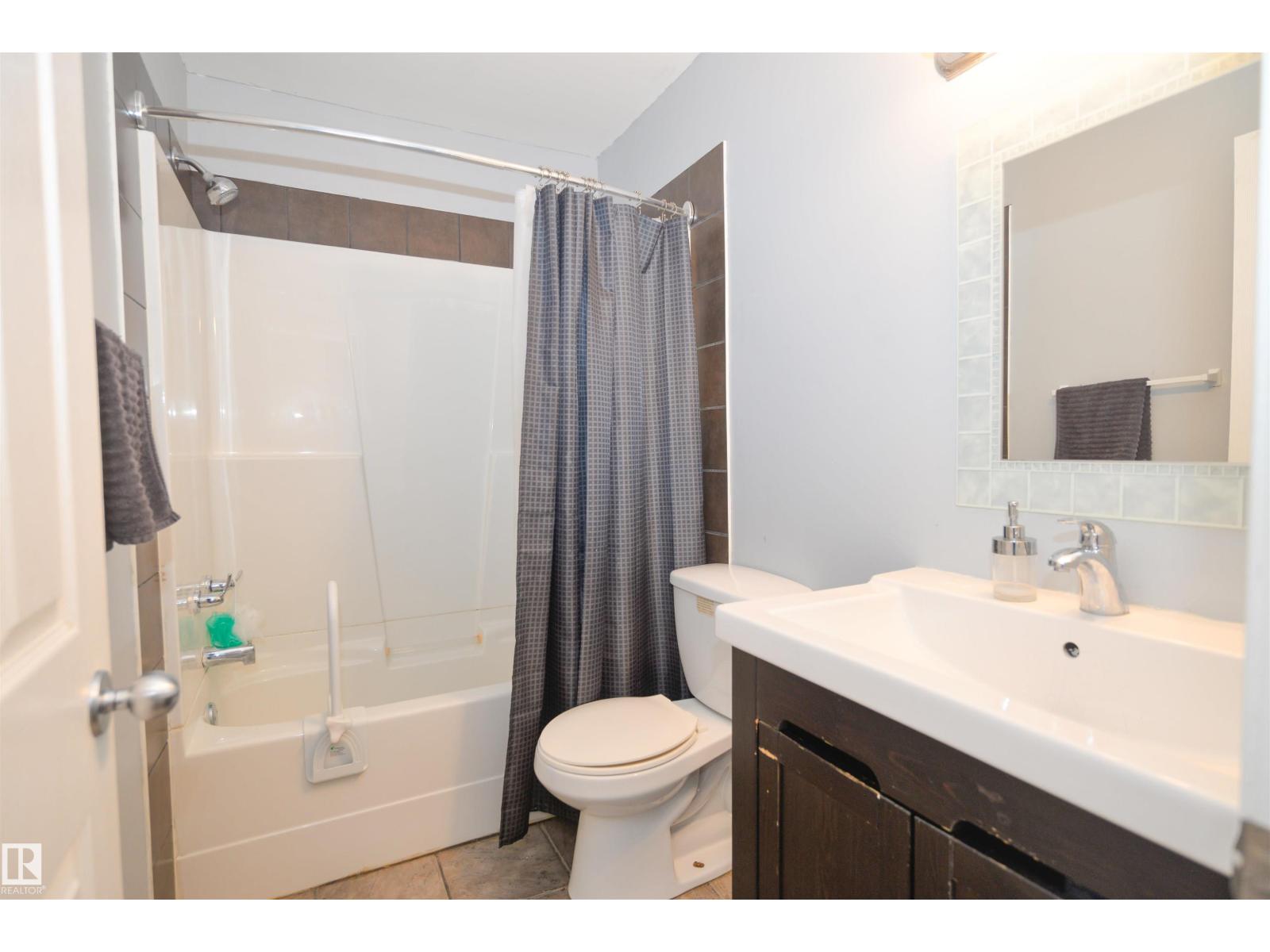 Photo 12 of 5658 19 A Av Nw, Edmonton AB