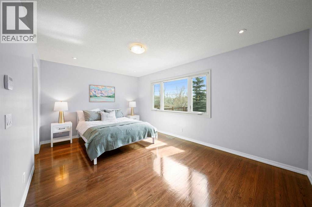 Single Family House Bungalow for Sale in  Malibou Road SW Mayfair Calgary 