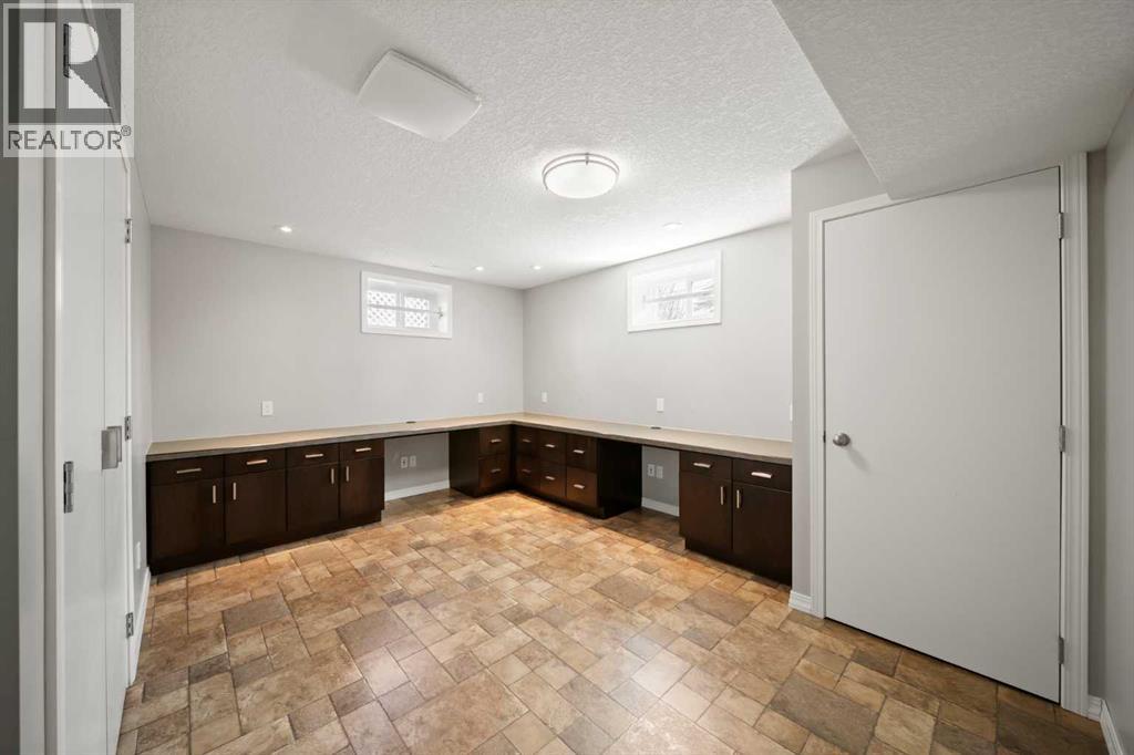 Single Family House Bungalow for Sale in  Malibou Road SW Mayfair Calgary 