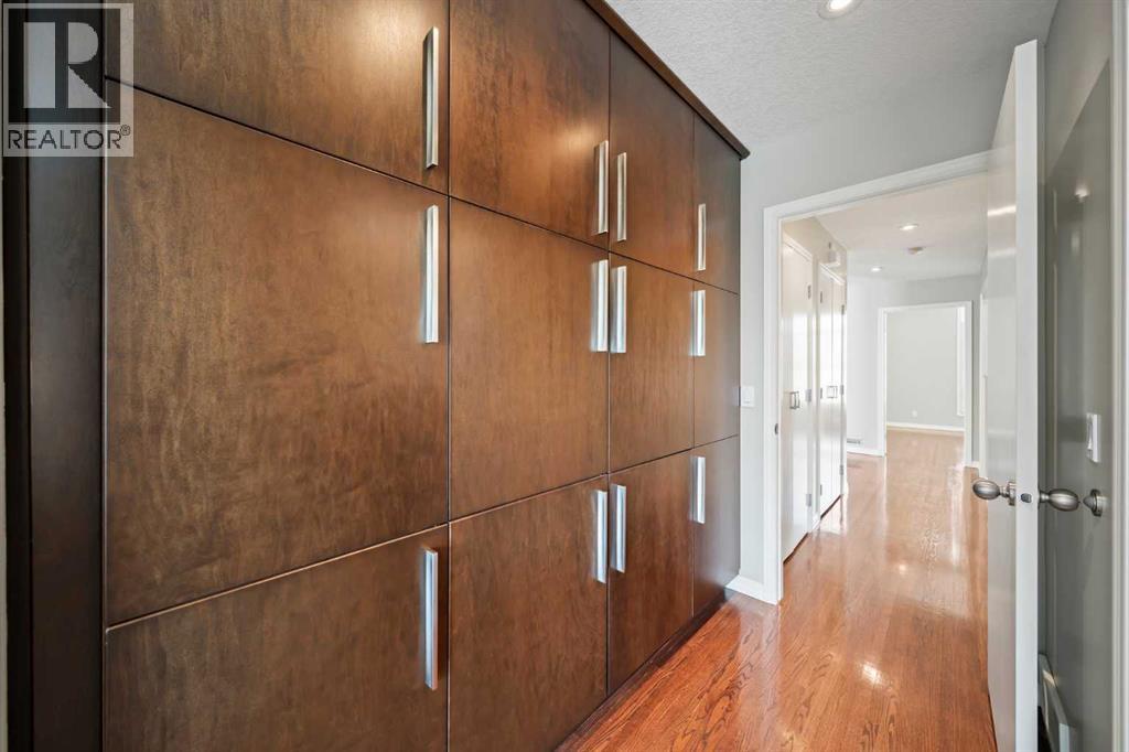 Single Family House Bungalow for Sale in  Malibou Road SW Mayfair Calgary 