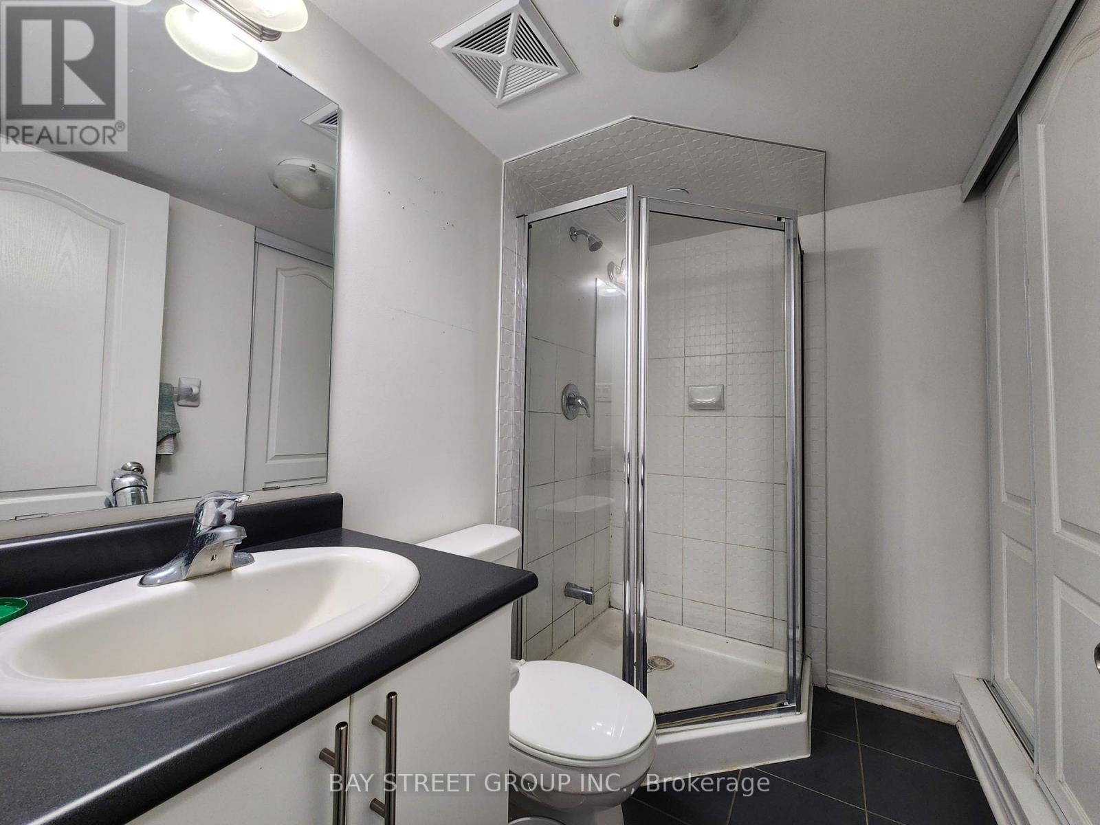 Photo 8 of 1 5585 Oscar Peterson Boulevard, Mississauga ON