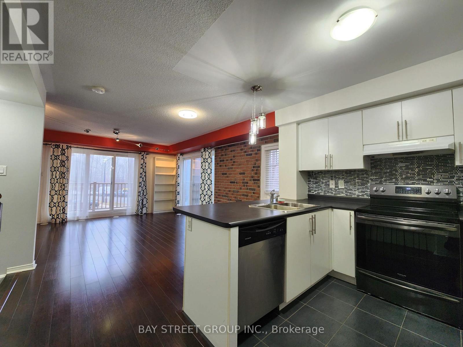 Photo 6 of 1 5585 Oscar Peterson Boulevard, Mississauga ON