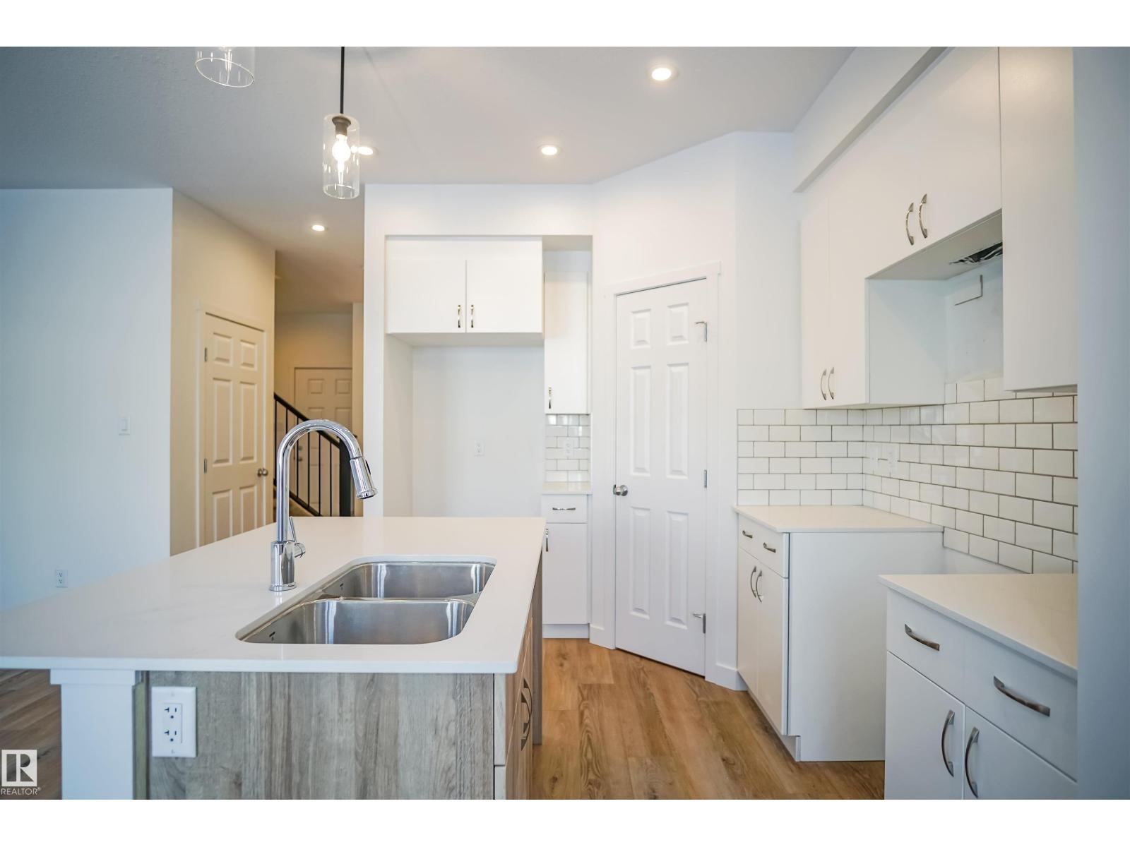Photo 11 of 2112 210 St Nw, Edmonton AB
