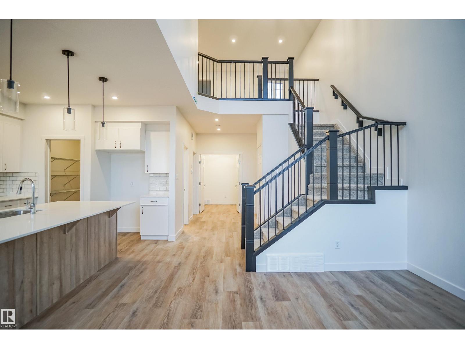 Photo 3 of 1323 11 Av Nw, Edmonton AB