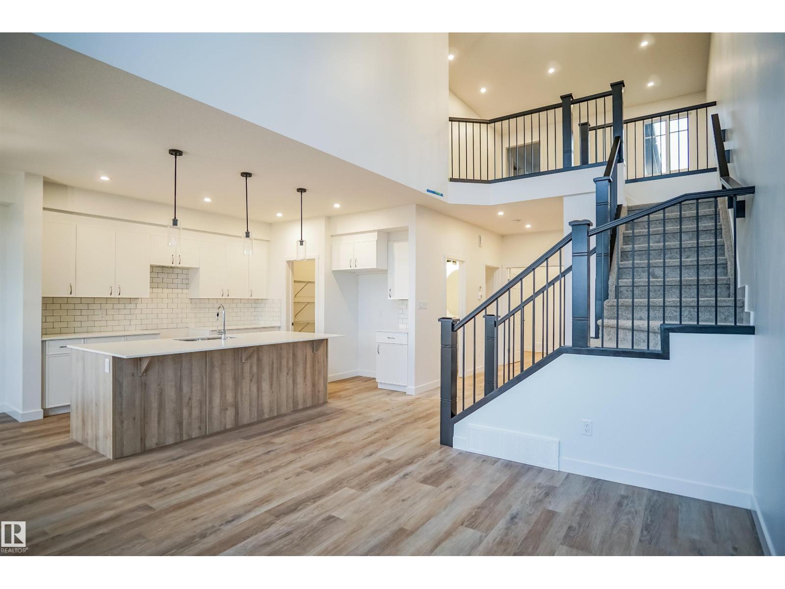 Photo 4 of 1323 11 Av Nw, Edmonton AB