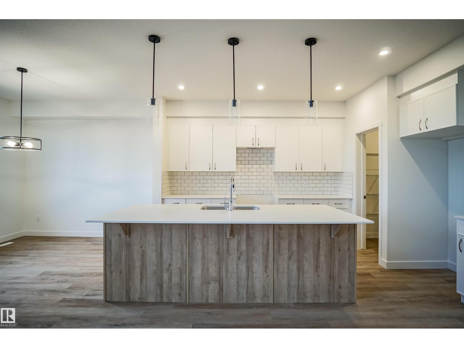 Photo 11 of 1323 11 Av Nw, Edmonton AB