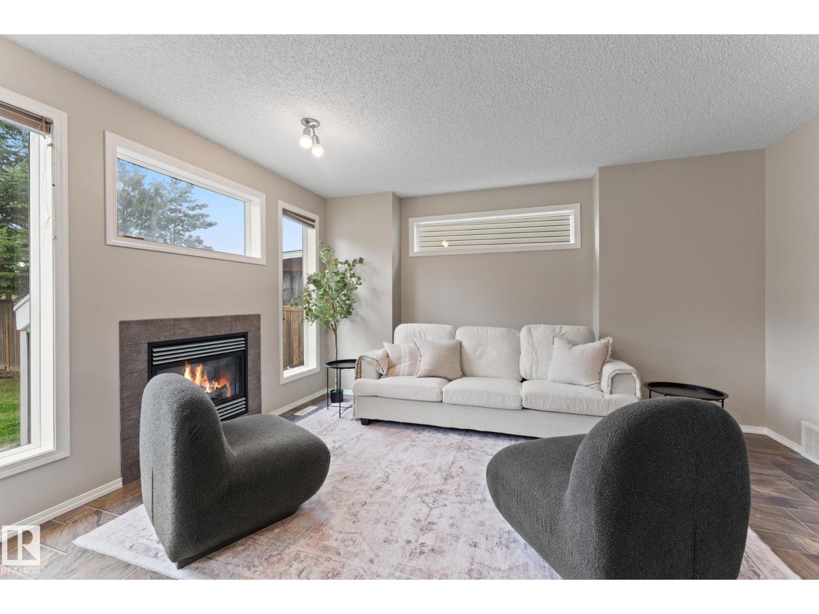 Photo 1 of 7831 8 Av Sw, Edmonton AB