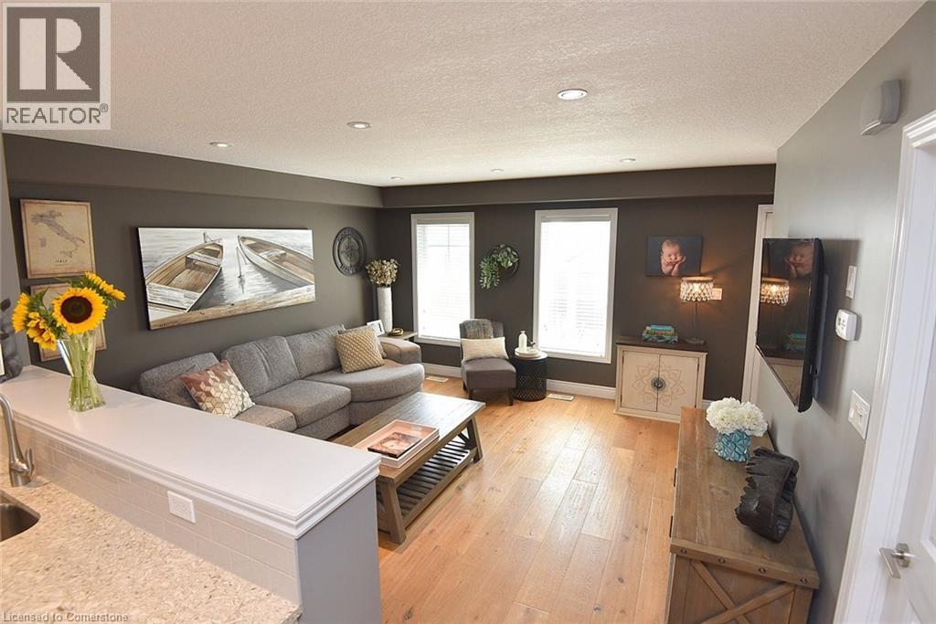 Photo 8 of 55 Jeffrey Drive, Guelph ON