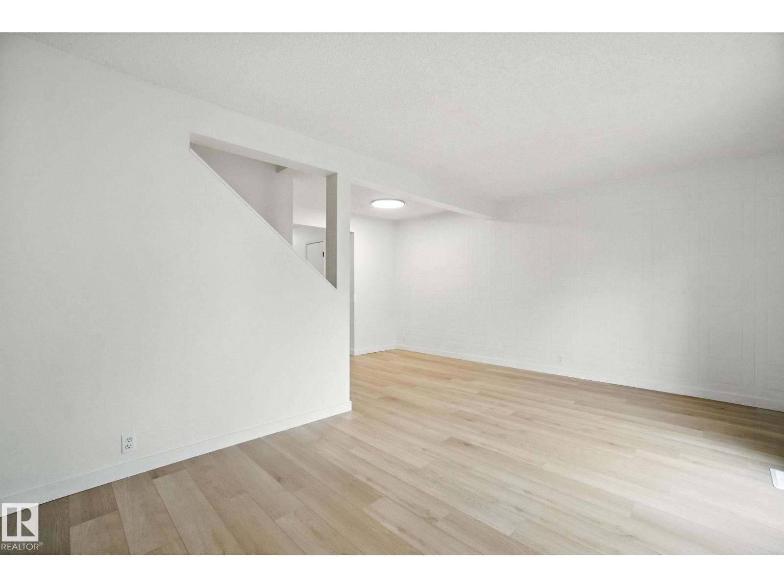 Photo 14 of 5412 146 Av Nw, Edmonton AB