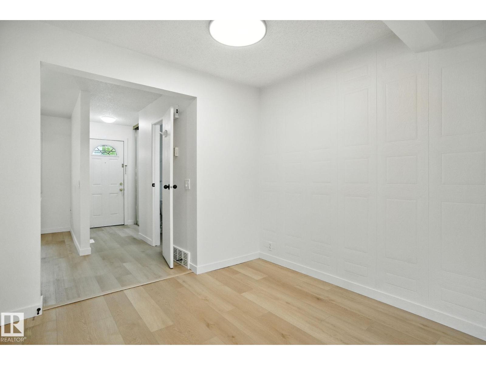 Photo 10 of 5412 146 Av Nw, Edmonton AB