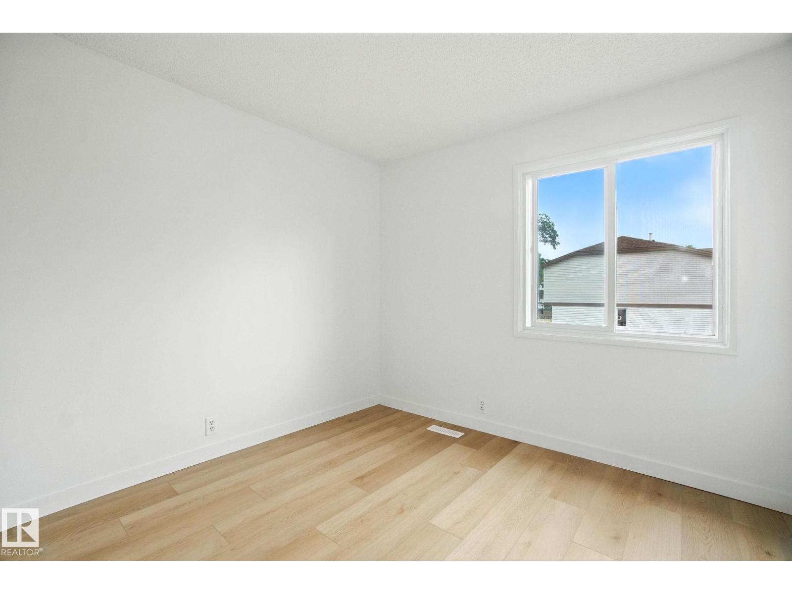 Photo 23 of 5412 146 Av Nw, Edmonton AB