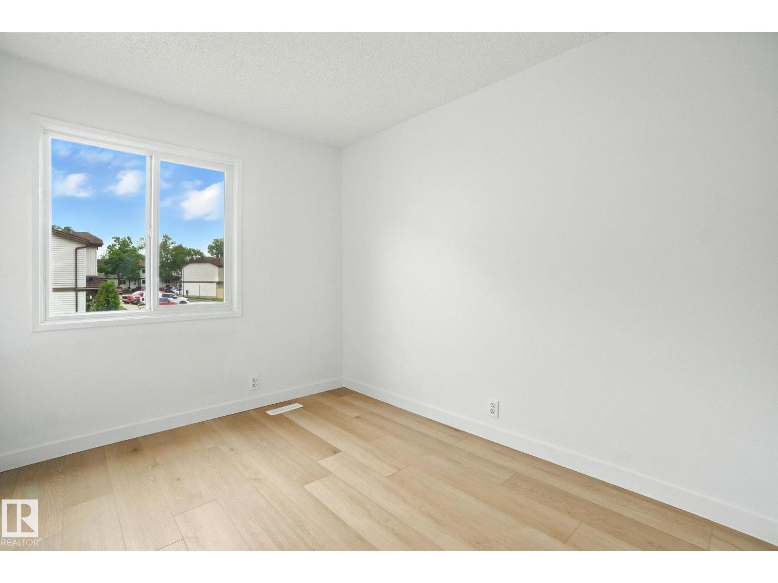 Photo 20 of 5412 146 Av Nw, Edmonton AB