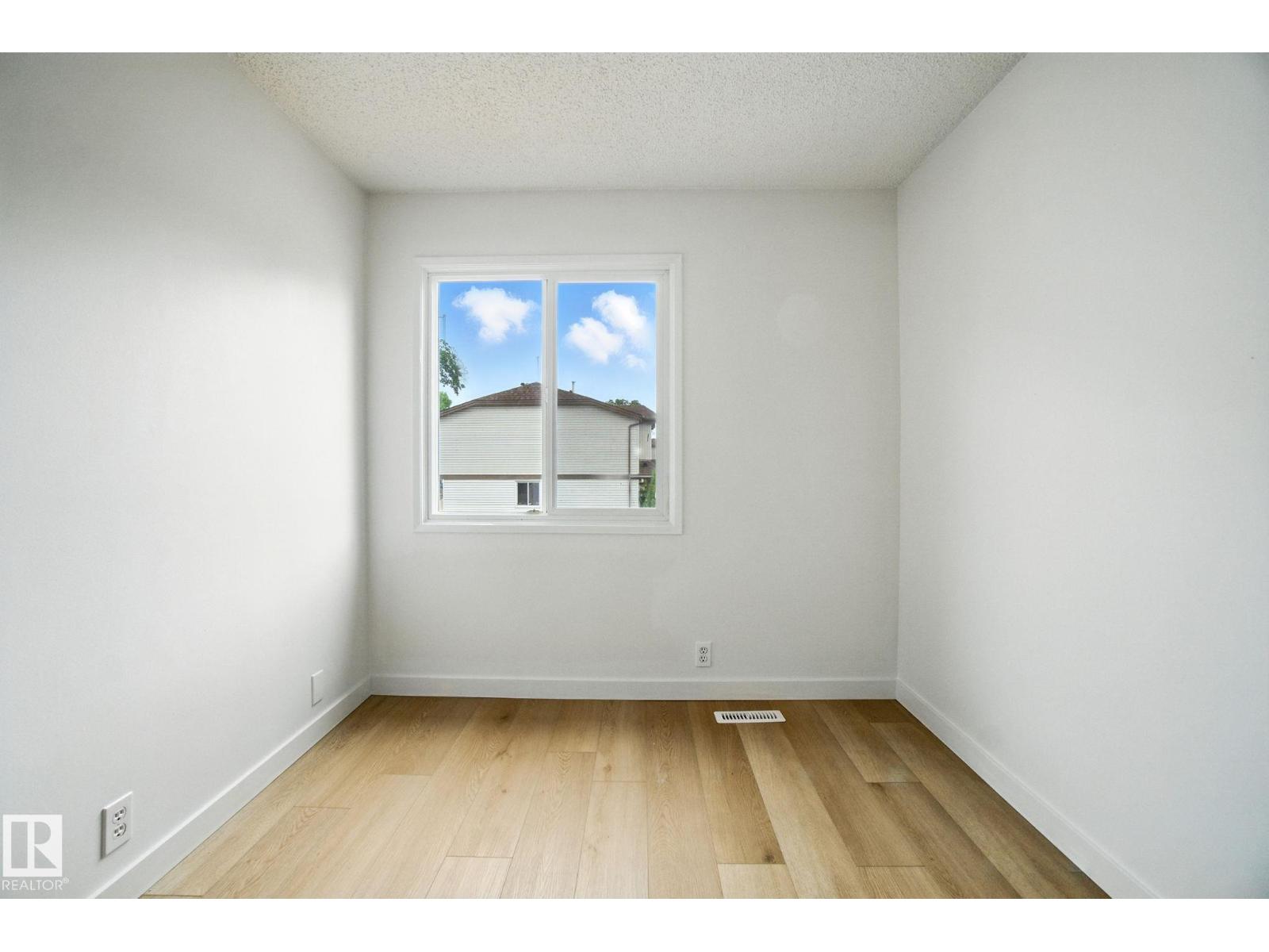 Photo 21 of 5412 146 Av Nw, Edmonton AB