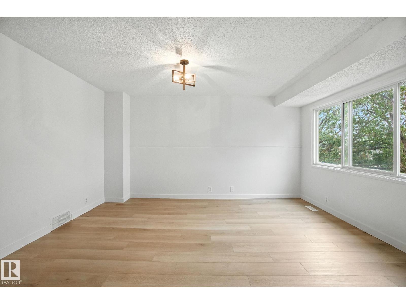 Photo 19 of 5412 146 Av Nw, Edmonton AB