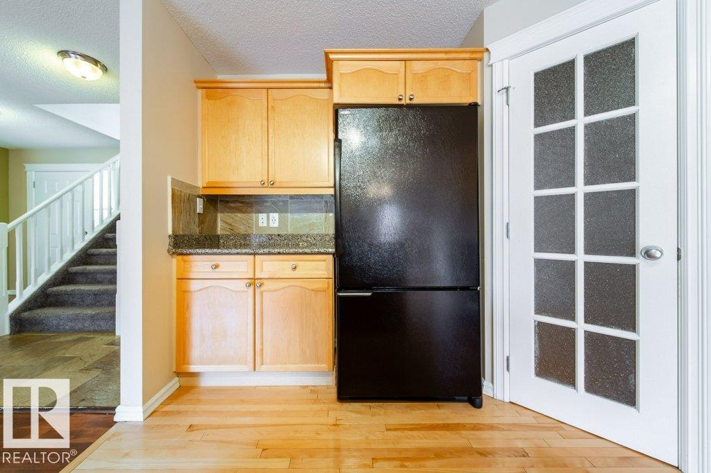 Photo 20 of 16117 49 St Nw, Edmonton AB