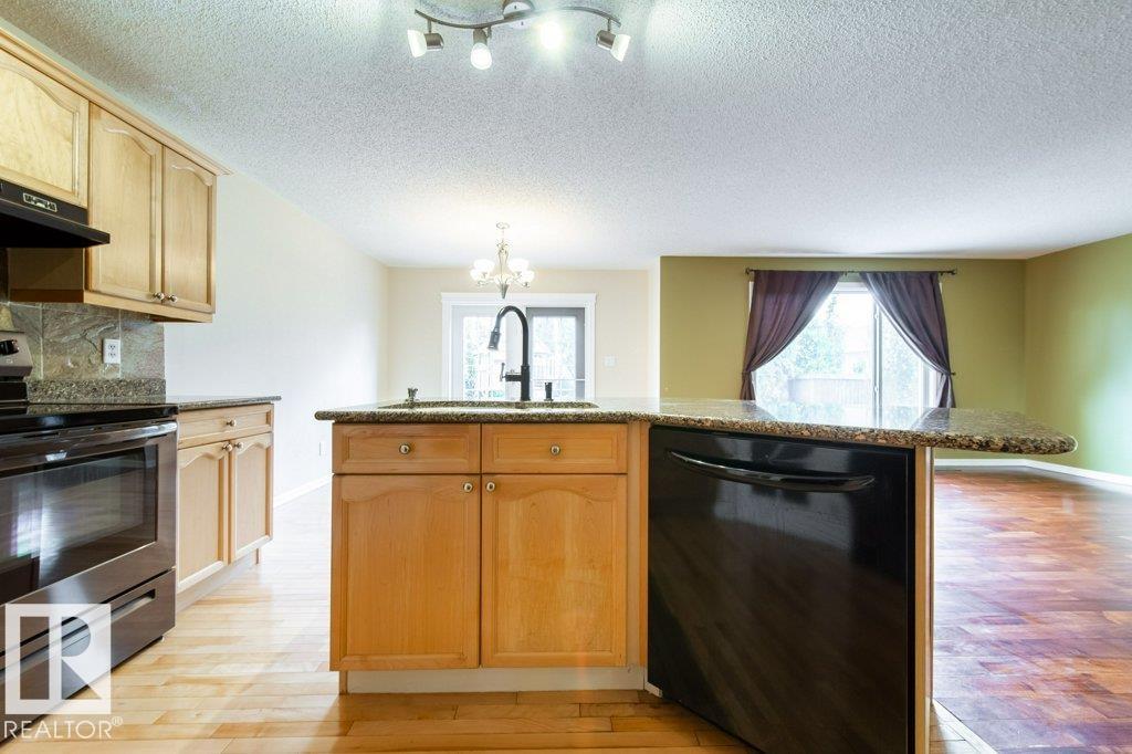 Photo 1 of 16117 49 St Nw, Edmonton AB