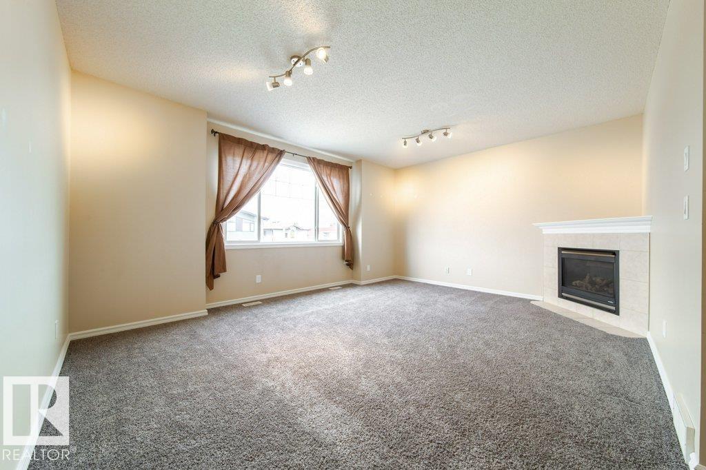 Photo 4 of 16117 49 St Nw, Edmonton AB