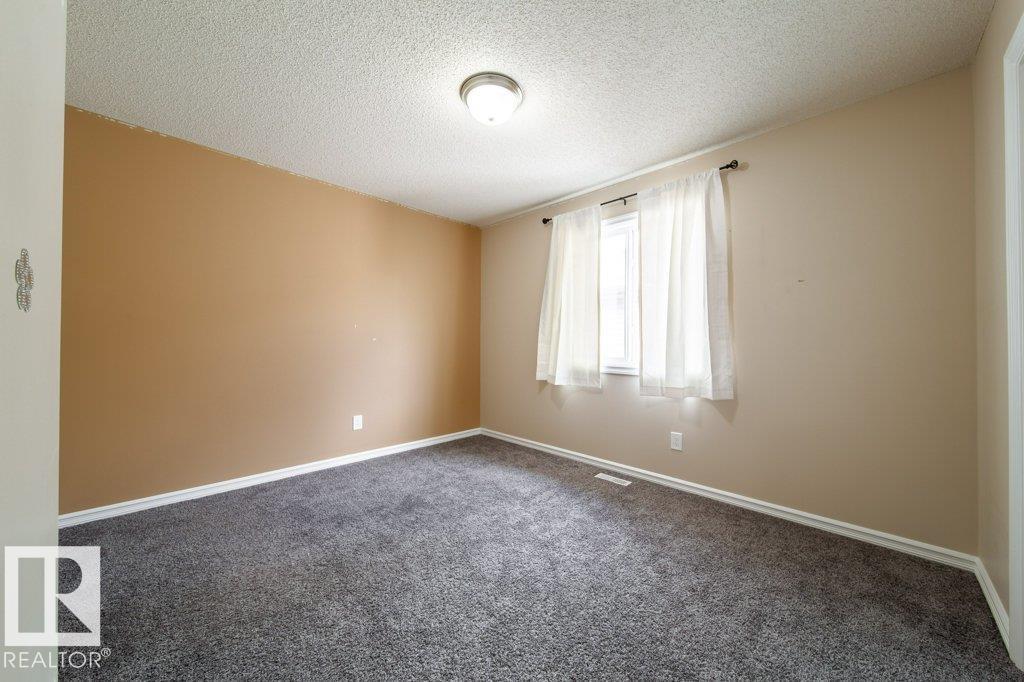 Photo 5 of 16117 49 St Nw, Edmonton AB