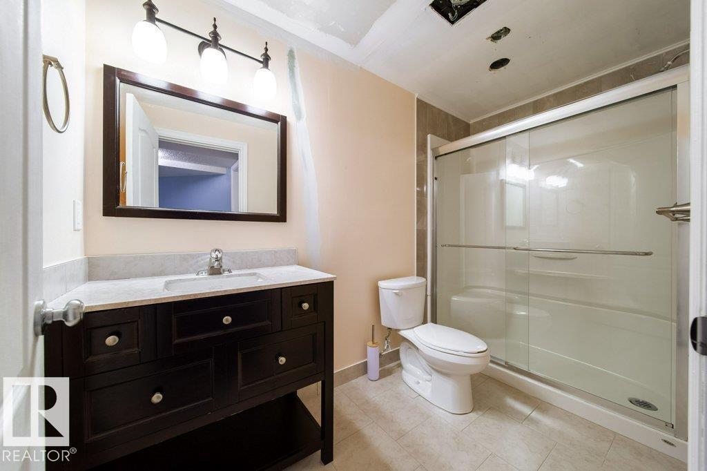 Photo 16 of 16117 49 St Nw, Edmonton AB