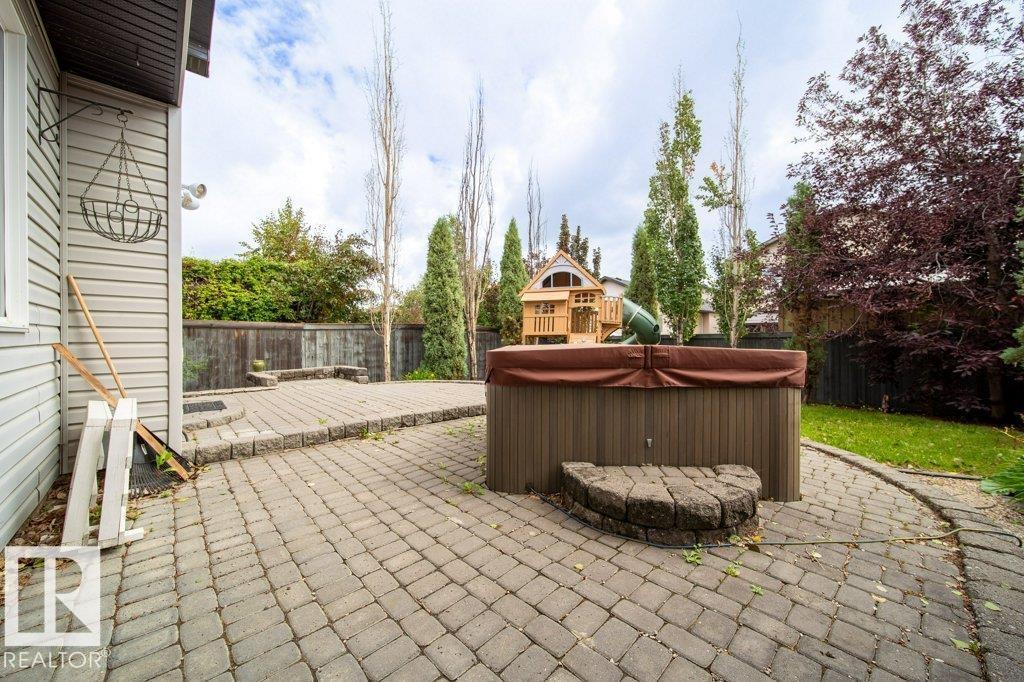 Photo 13 of 16117 49 St Nw, Edmonton AB