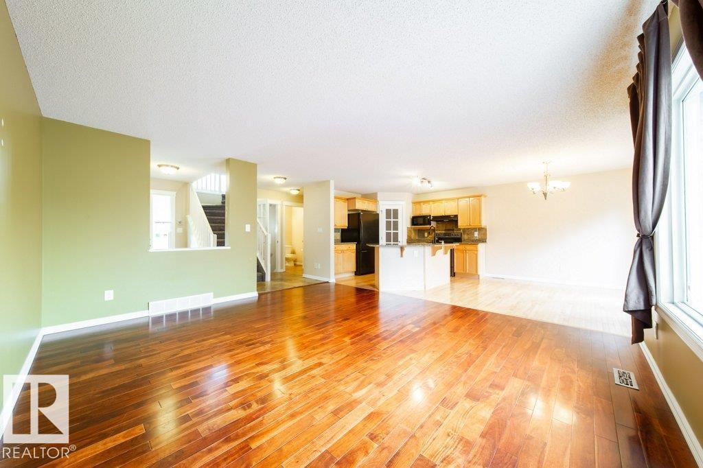 Photo 26 of 16117 49 St Nw, Edmonton AB