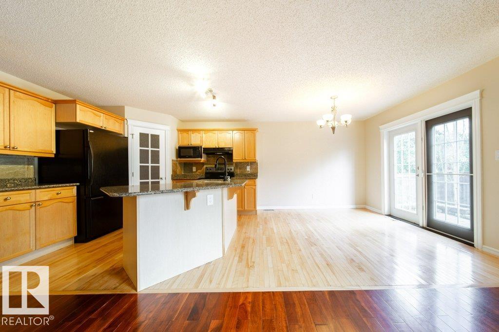 Photo 12 of 16117 49 St Nw, Edmonton AB