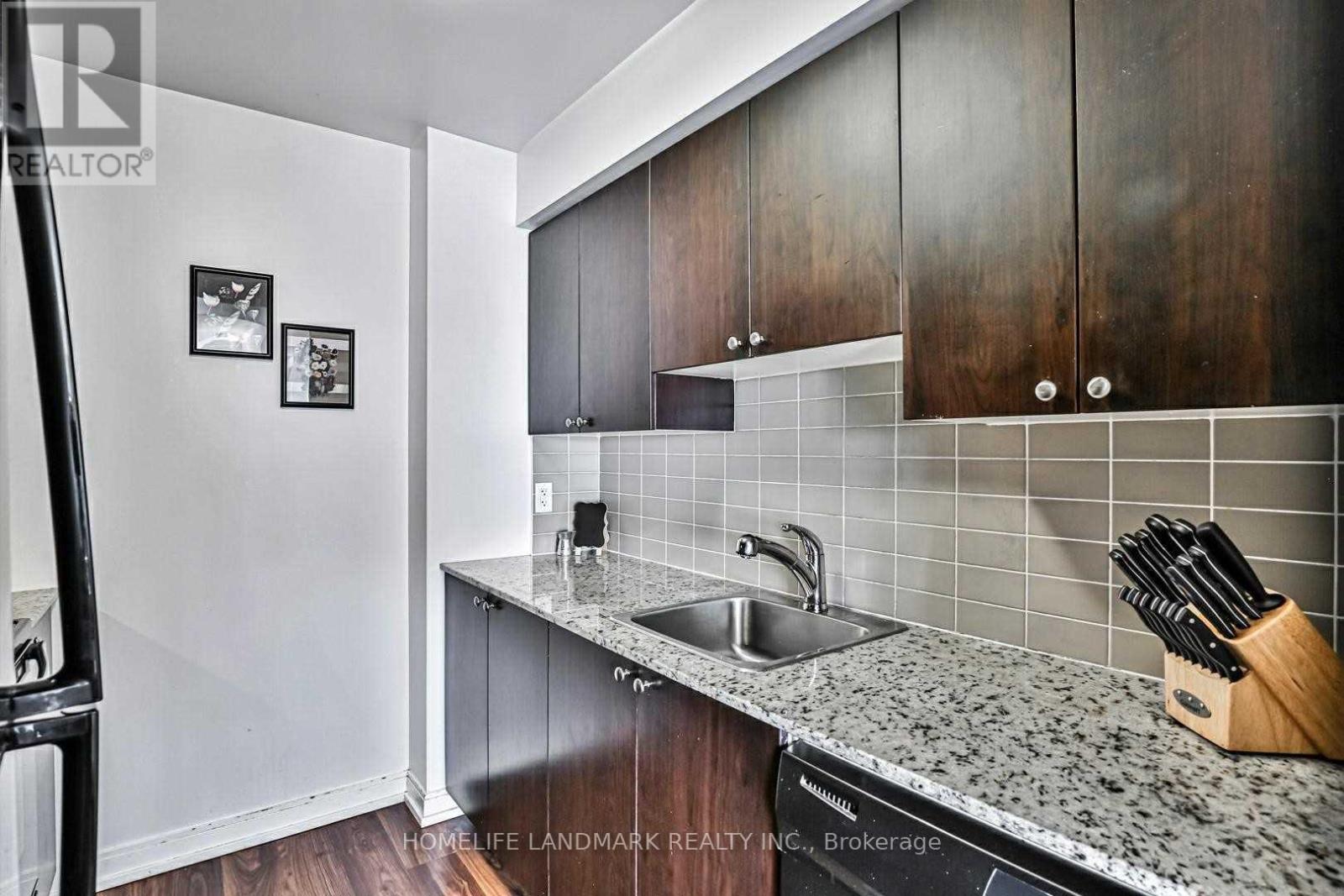 Photo 10 of 1714 181 Village Green Square, Toronto ON