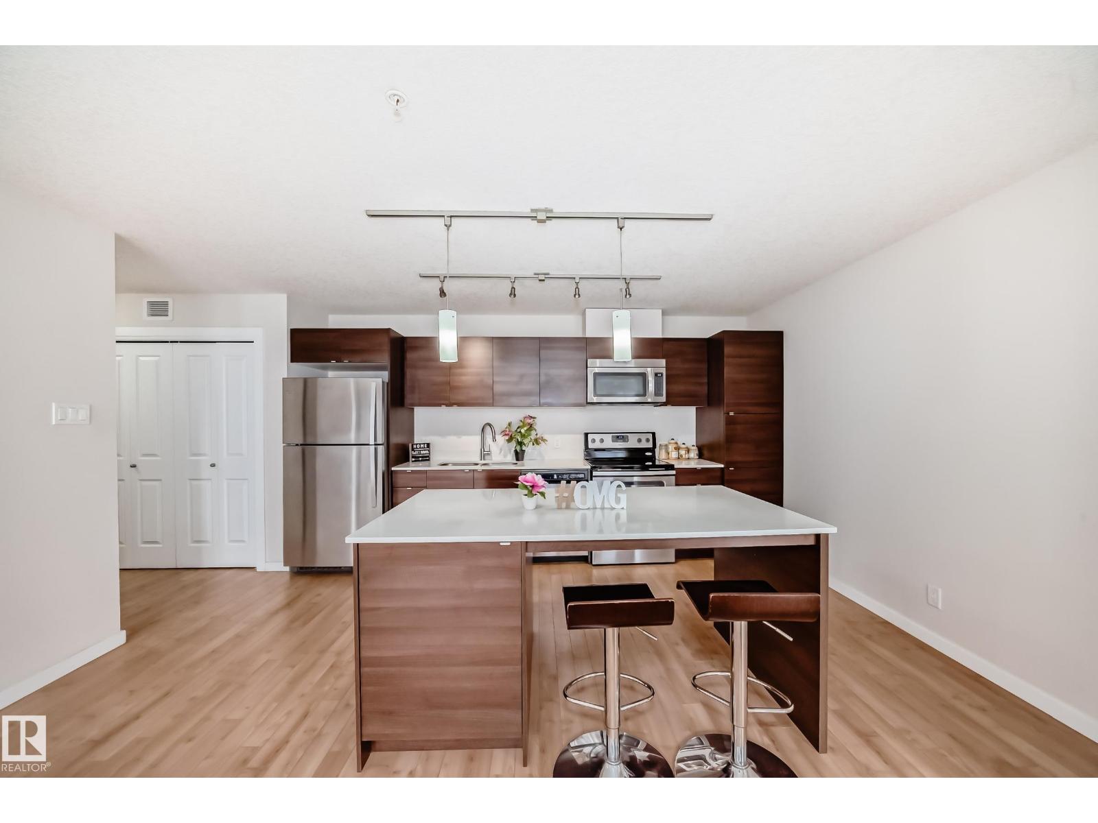Photo 10 of 303 9517 160 Av Nw, Edmonton AB