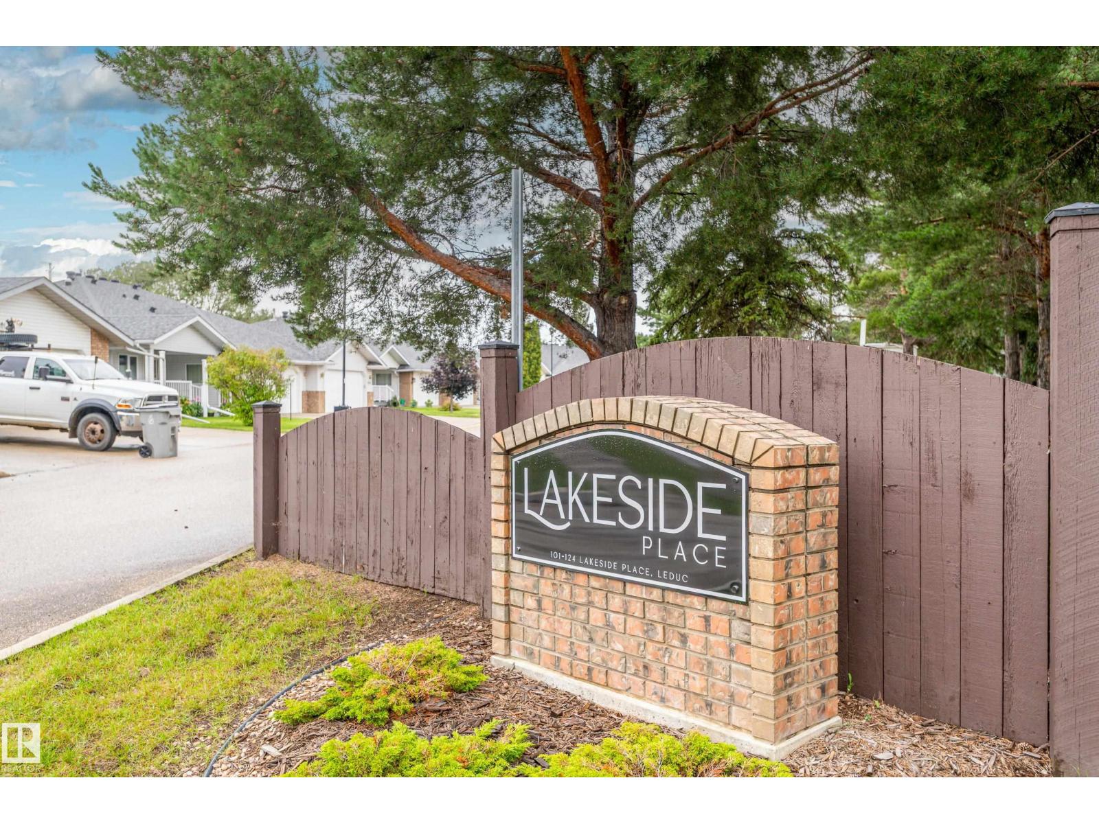 Photo 2 of 104 Lakeside Pl, Leduc AB