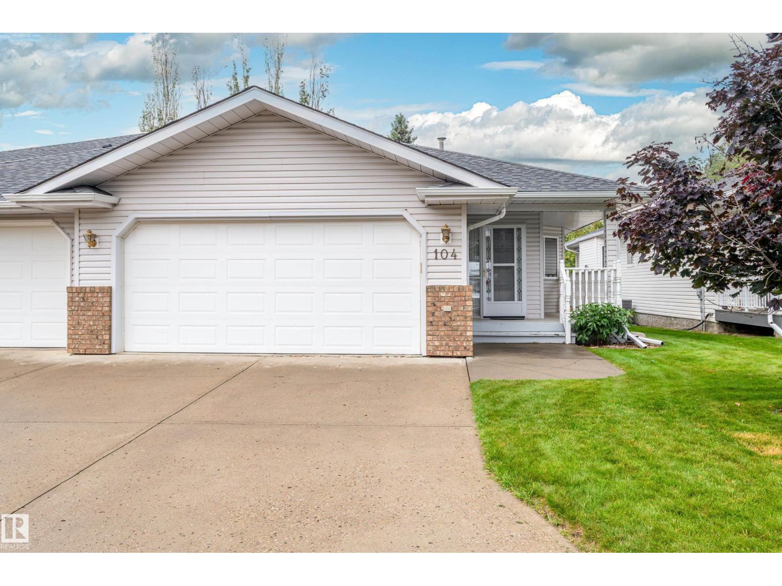 Photo 1 of 104 Lakeside Pl, Leduc AB