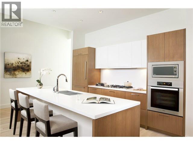 100 888 ARTHUR ERICKSON PLACE, West Vancouver