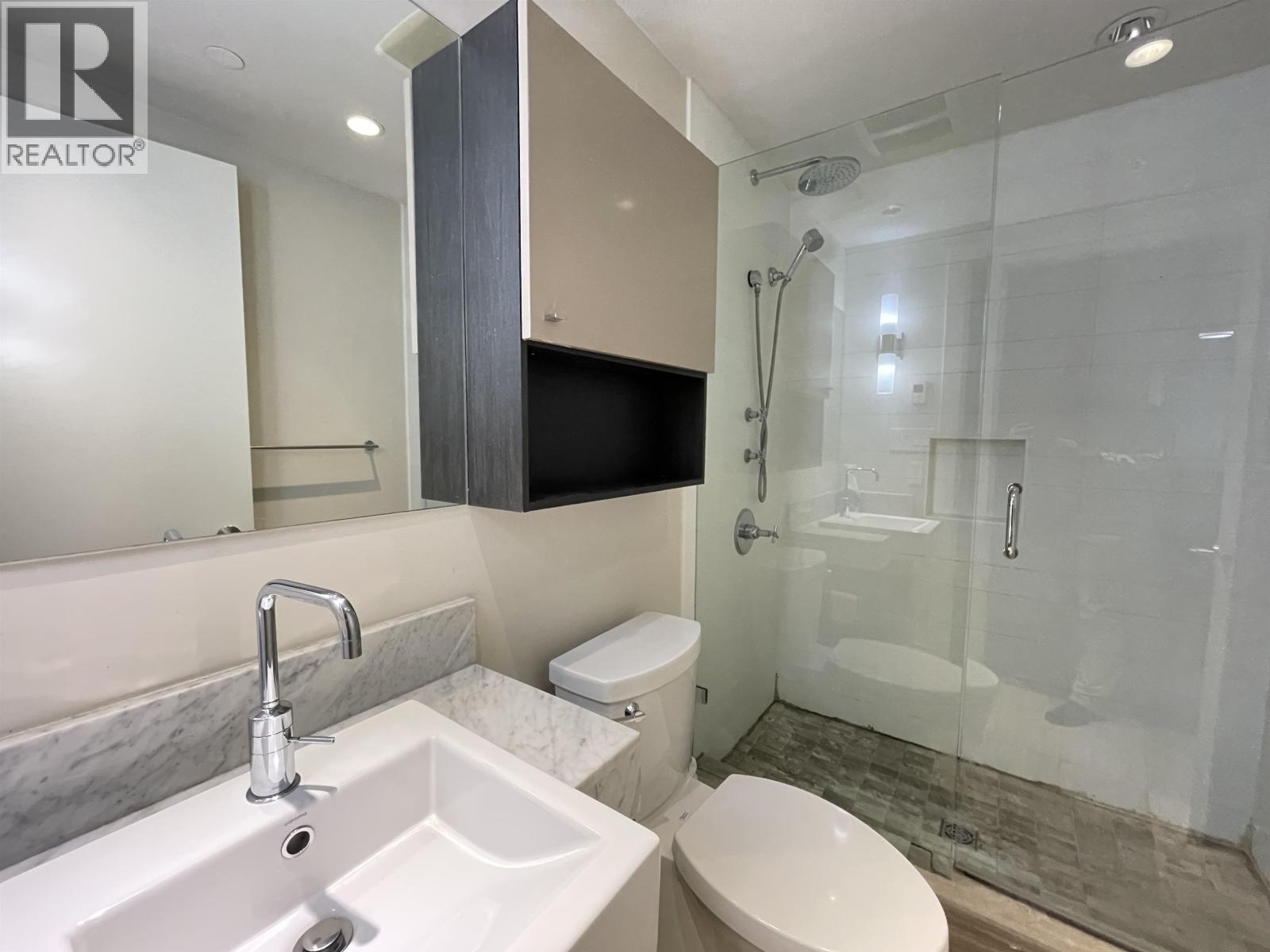100 888 ARTHUR ERICKSON PLACE, West Vancouver