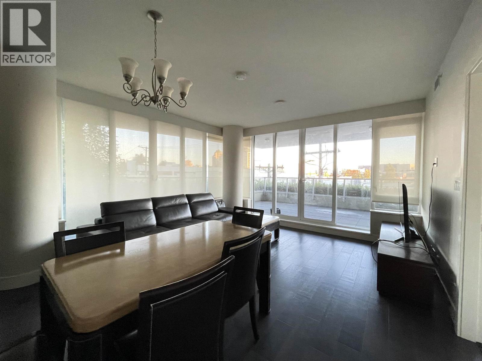 100 888 ARTHUR ERICKSON PLACE, West Vancouver