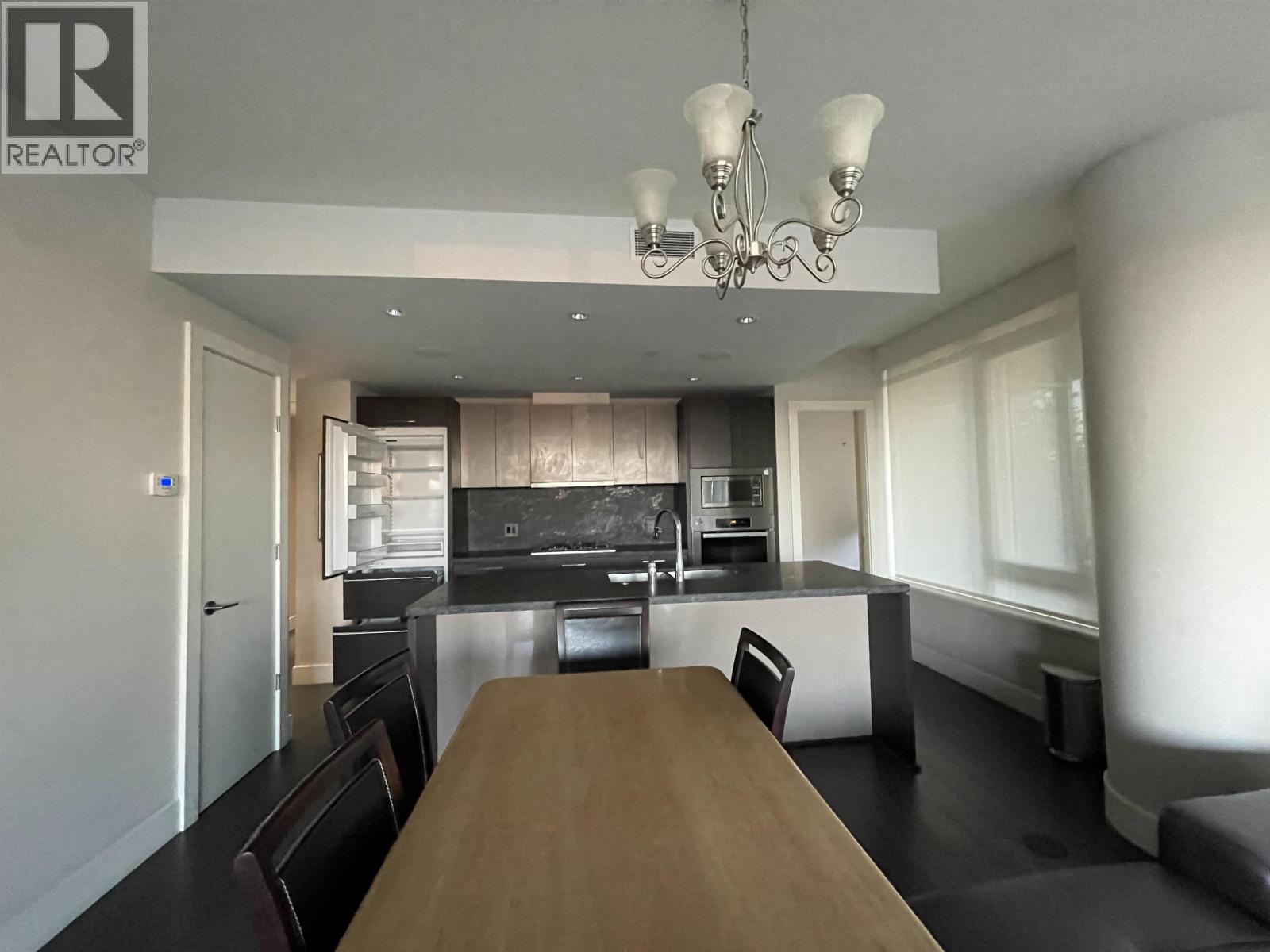 100 888 ARTHUR ERICKSON PLACE, West Vancouver