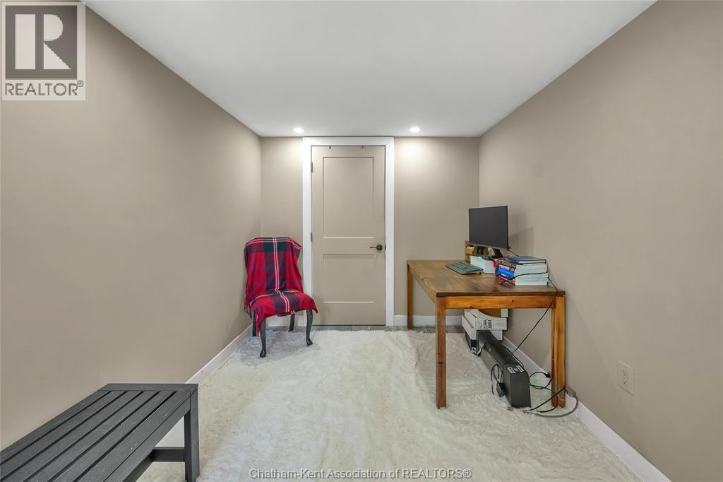 Photo 8 of 7677 Riverview Line, Chatham ON