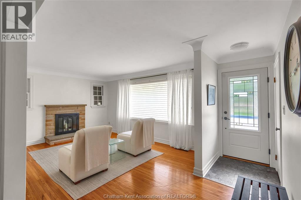 Photo 2 of 7677 Riverview Line, Chatham ON