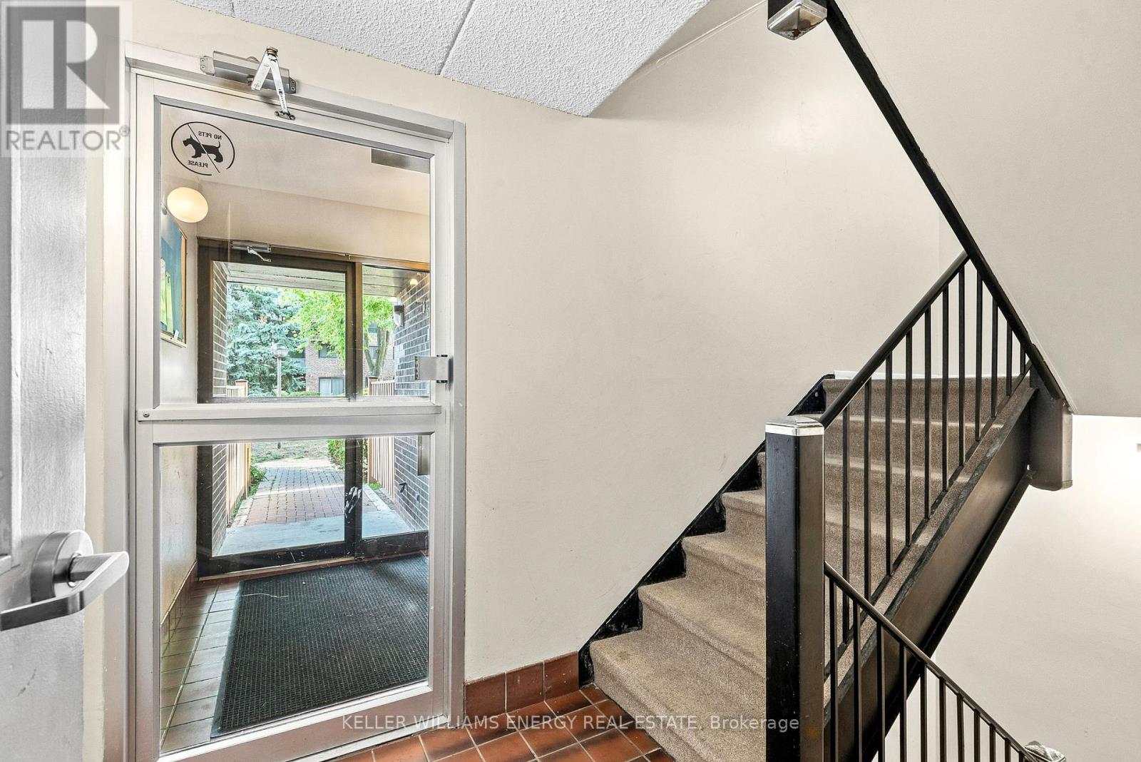 Photo 4 of 1 43 Taunton Road E, Oshawa ON