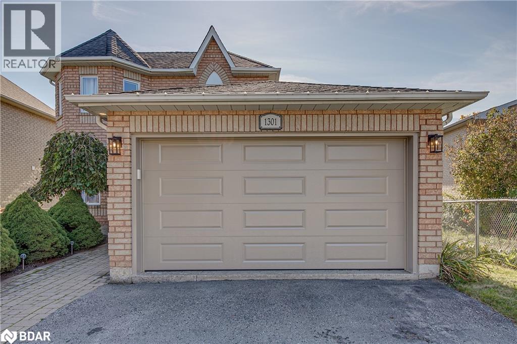 Photo 2 of 1301 Forest Street, Innisfil ON