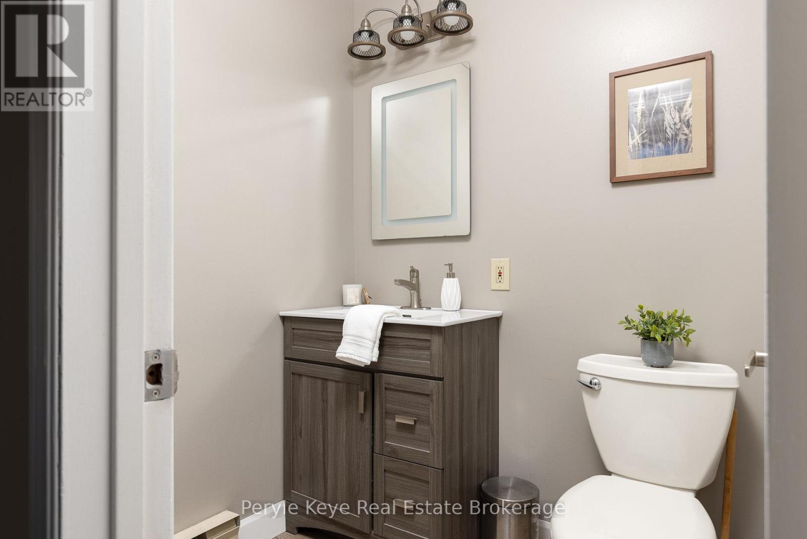 Photo 26 of 8 Shaw Crescent, Huntsville ON