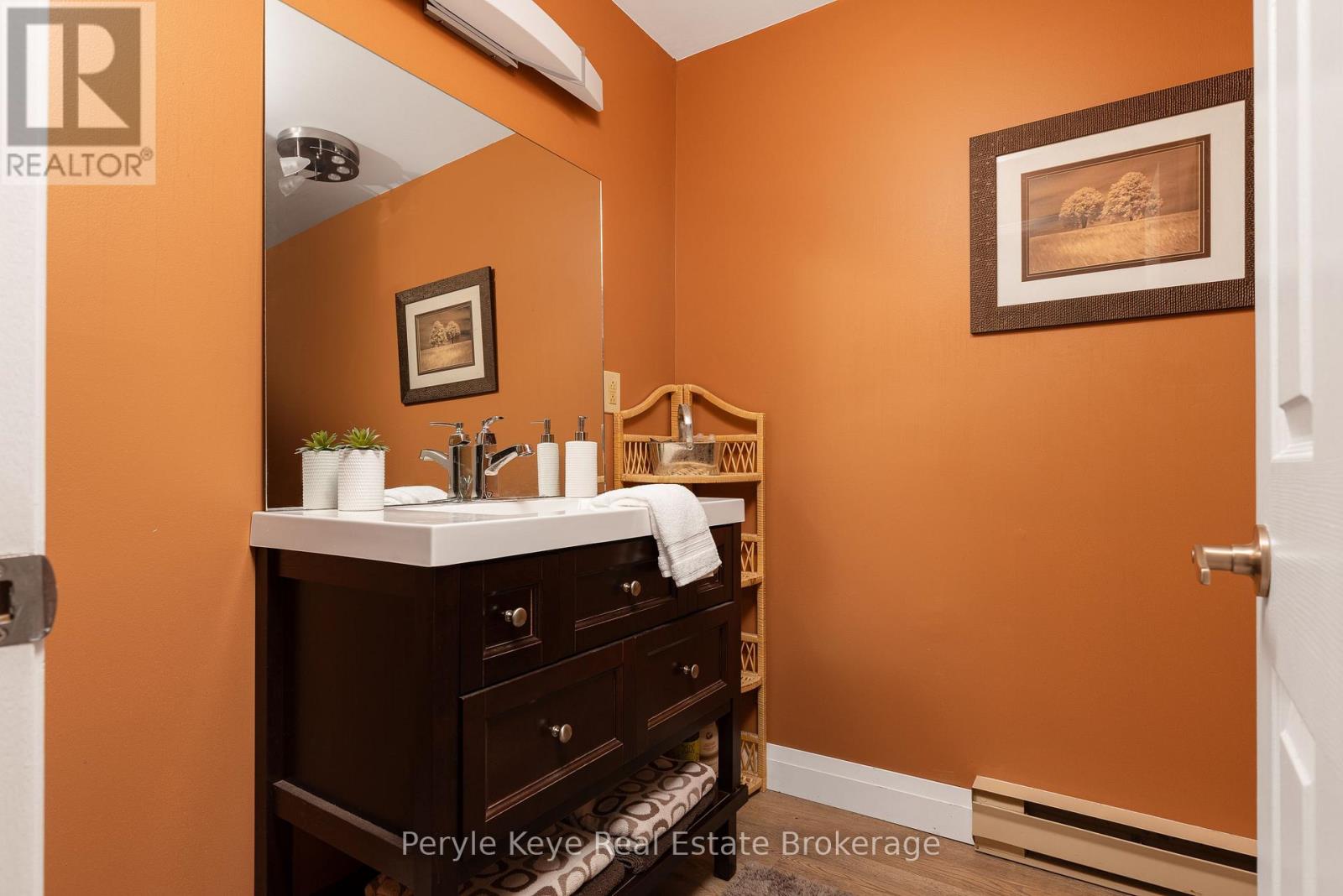 Photo 28 of 8 Shaw Crescent, Huntsville ON