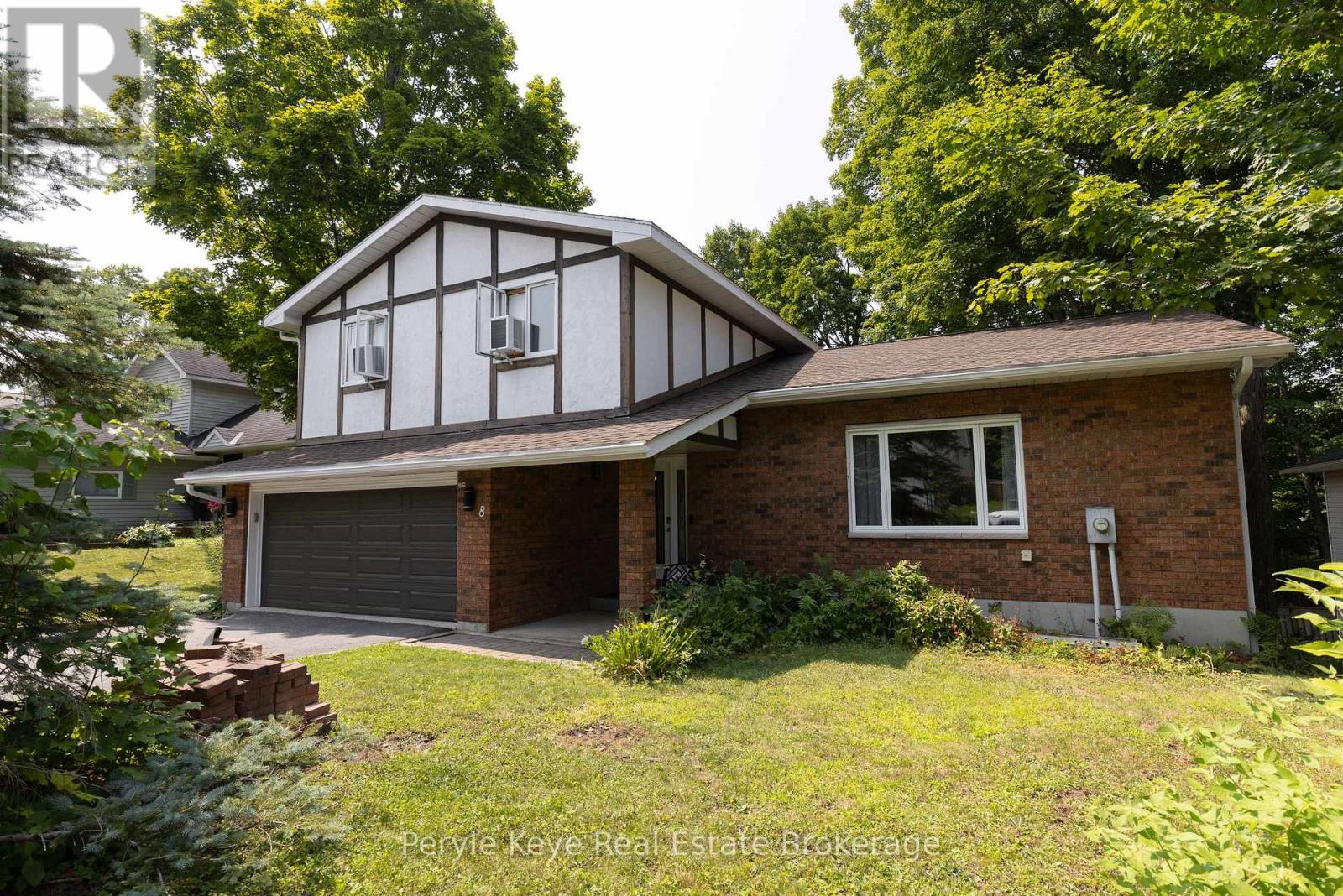 Photo 5 of 8 Shaw Crescent, Huntsville ON