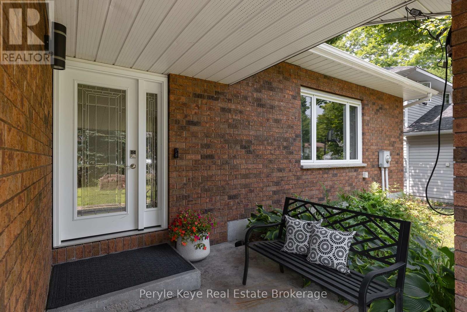 Photo 6 of 8 Shaw Crescent, Huntsville ON