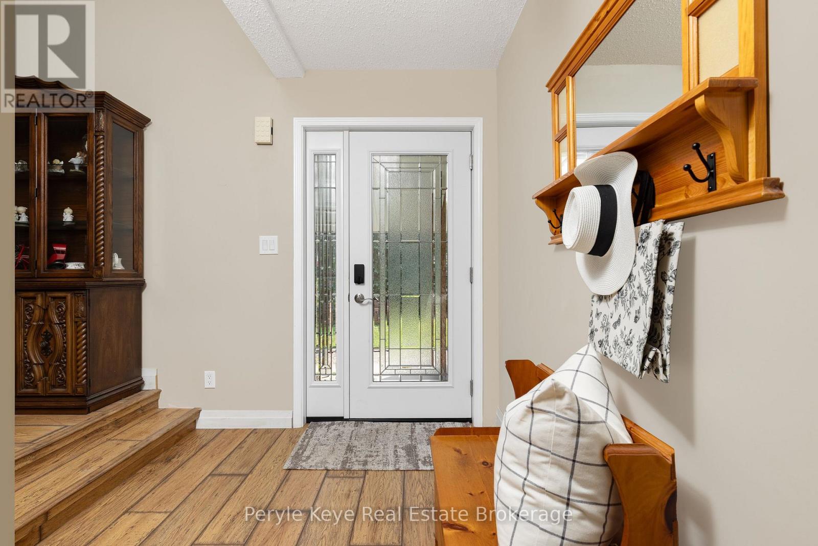Photo 7 of 8 Shaw Crescent, Huntsville ON