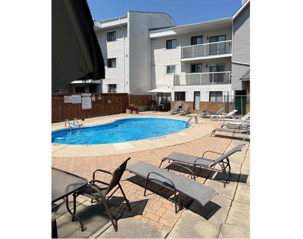 Photo 2 of 4111 120 Plaza Drive, Winnipeg MB