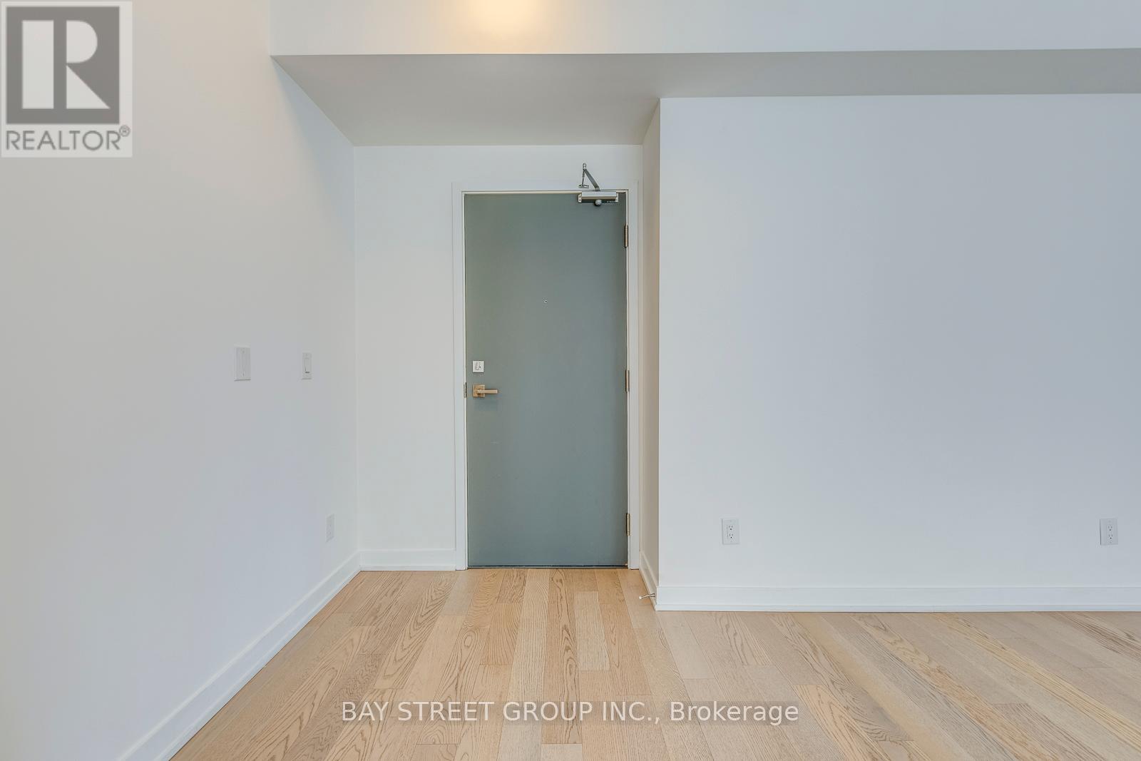 Photo 25 of 1601 17 Dundonald Street, Toronto ON