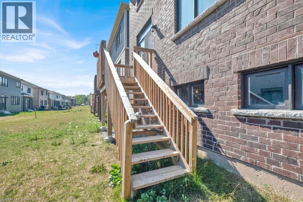 Photo 12 of 73 Stern Drive Drive, Welland ON