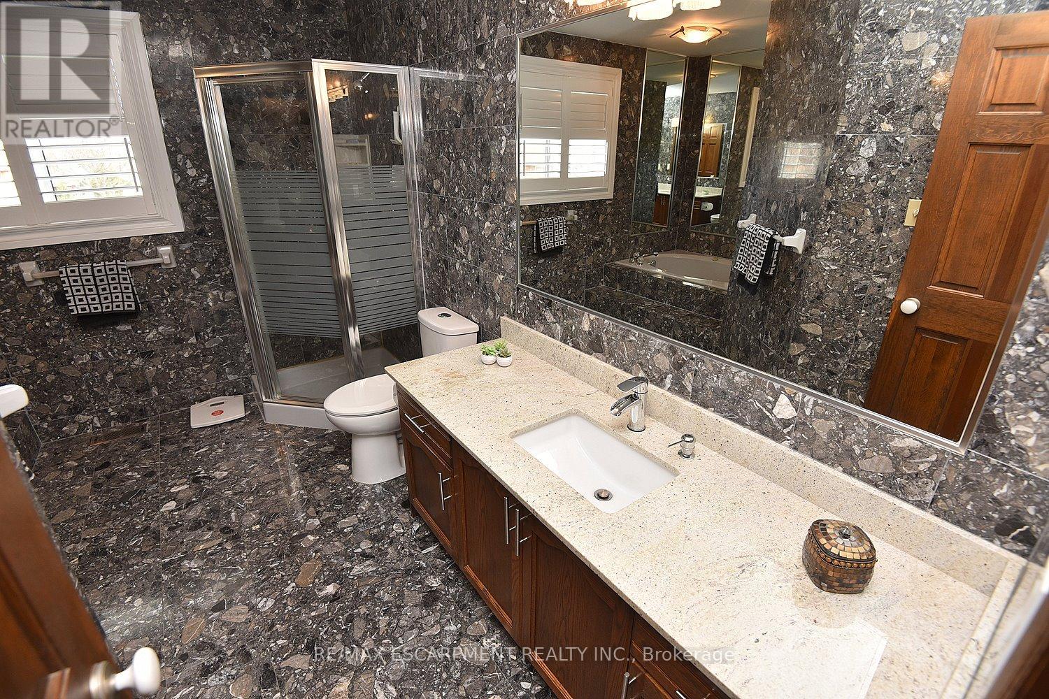 Photo 17 of 36 Tommar Place, Hamilton ON