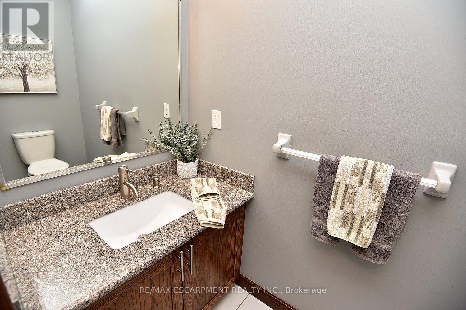 Photo 12 of 36 Tommar Place, Hamilton ON