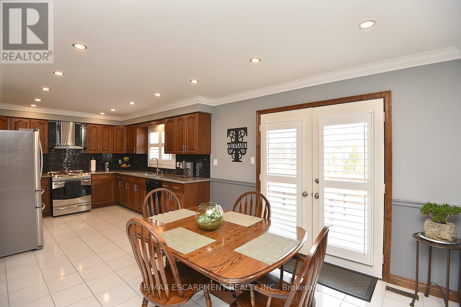 Photo 16 of 36 Tommar Place, Hamilton ON
